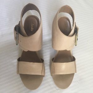 Clarks Artisan collection tan heel sandals